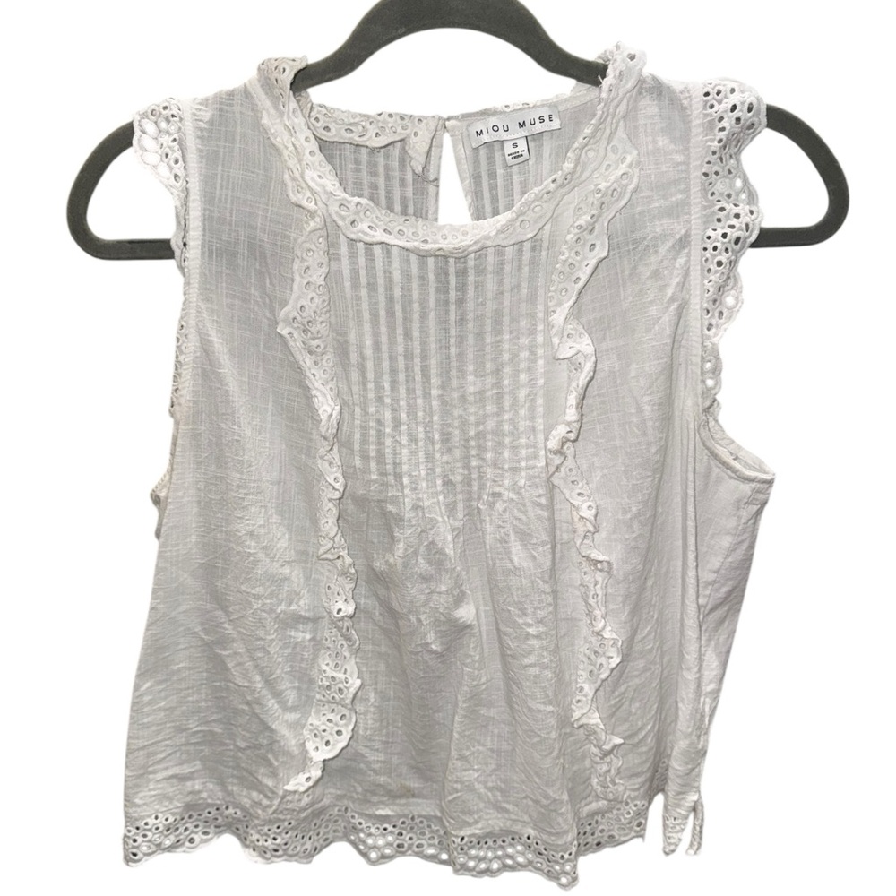 Chic White Ruffle Blouse - Picture 4 of 4